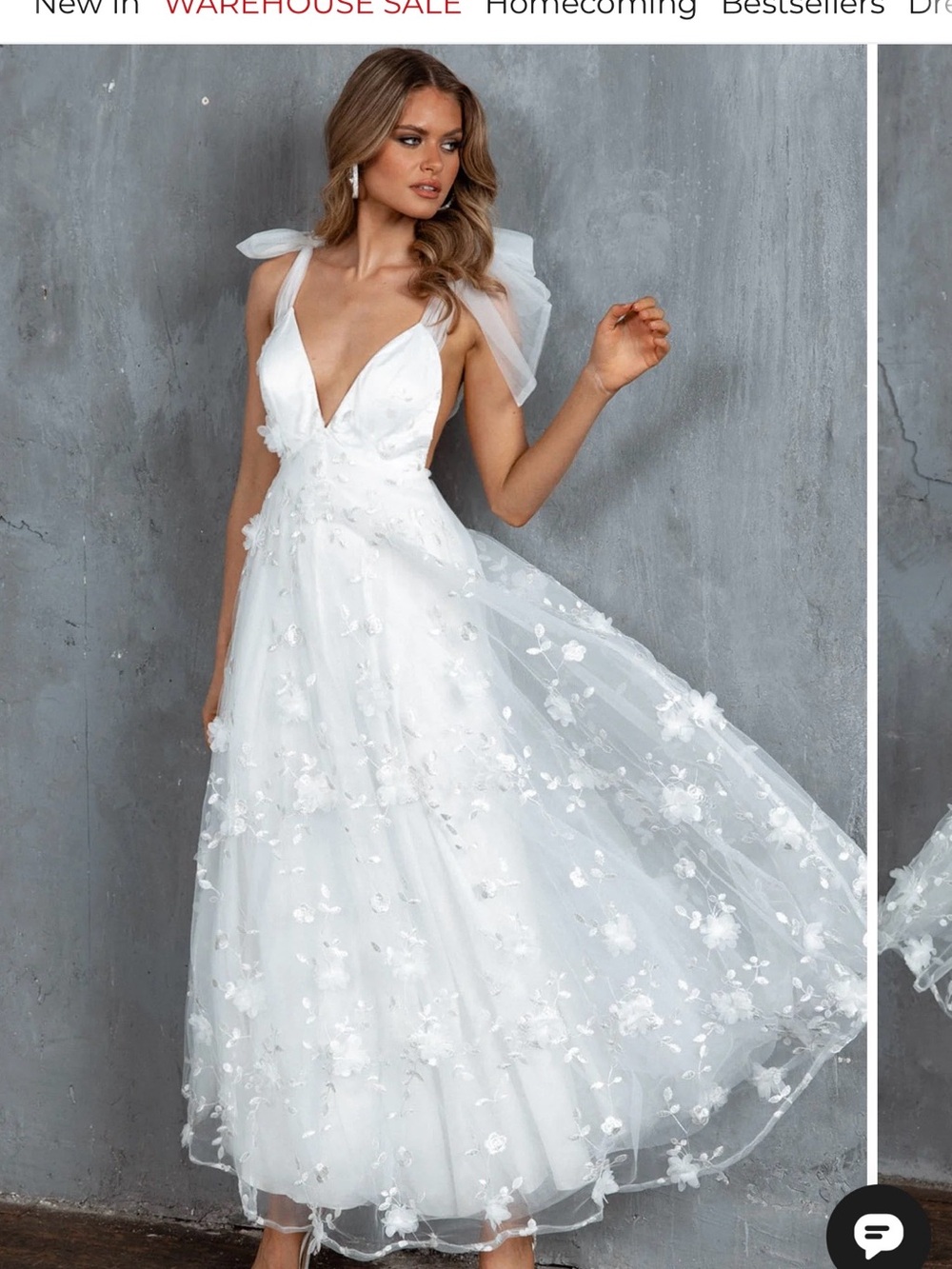Selfie Leslie White Floral Appliqué V-Neck Maxi Dress